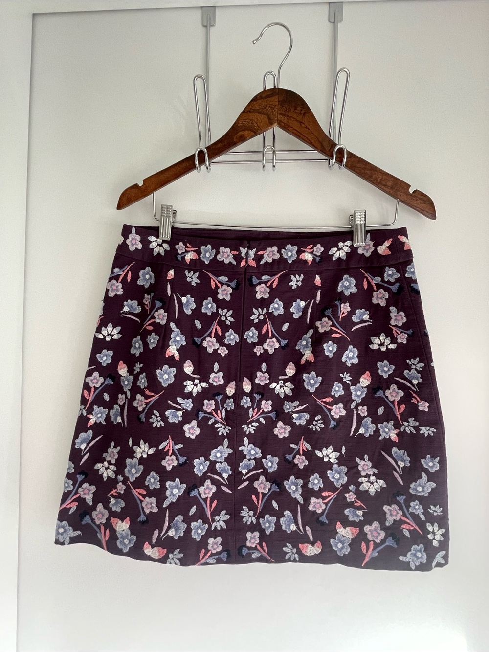 LOFT embroidered Floral Mini Skirt size US 8